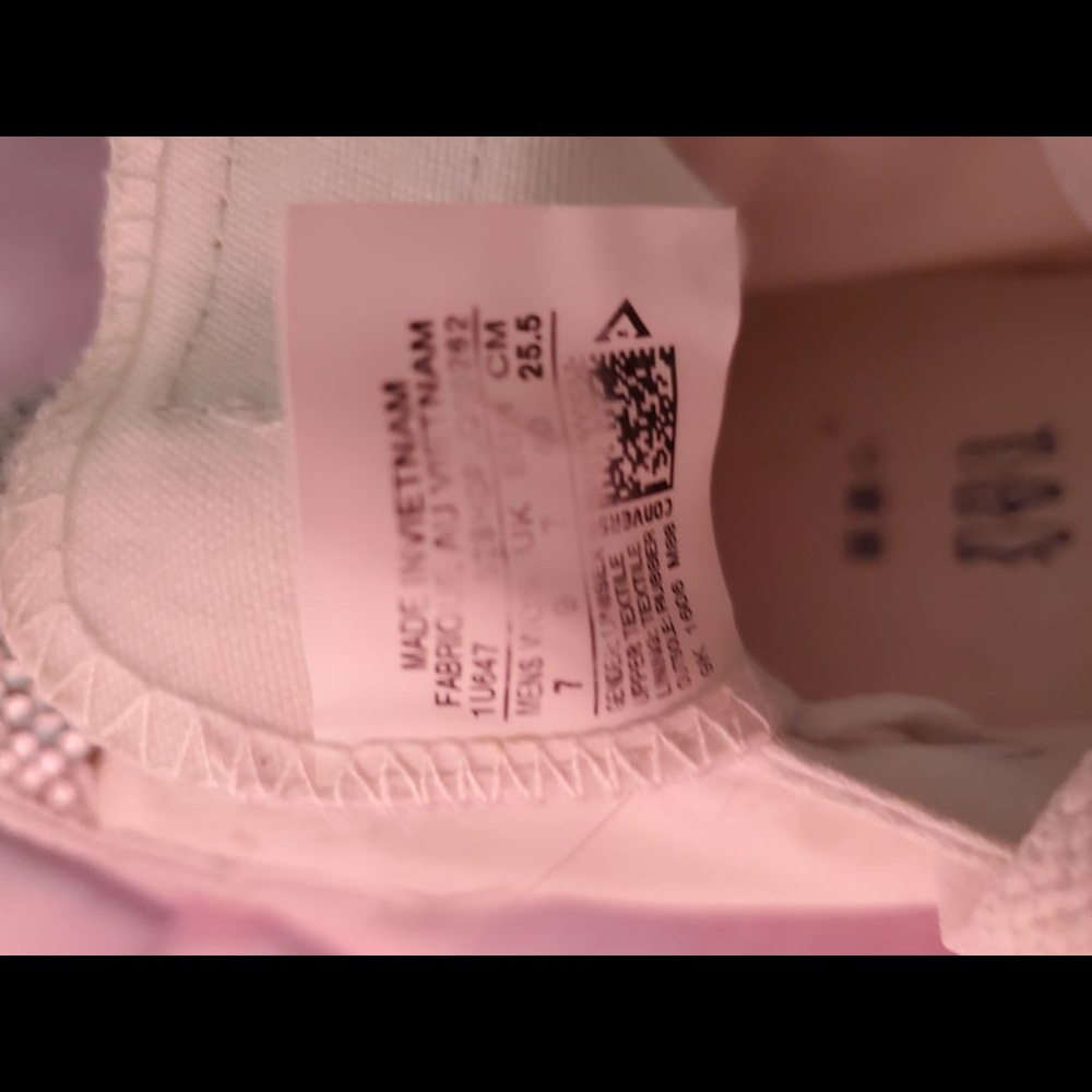 Converse - Picture 3 of 3